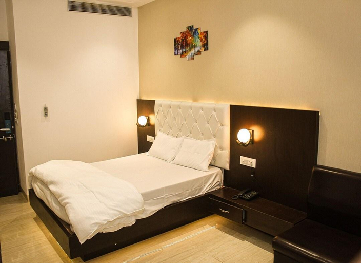 Bedroom 2, Hotel Relax, Bhopal