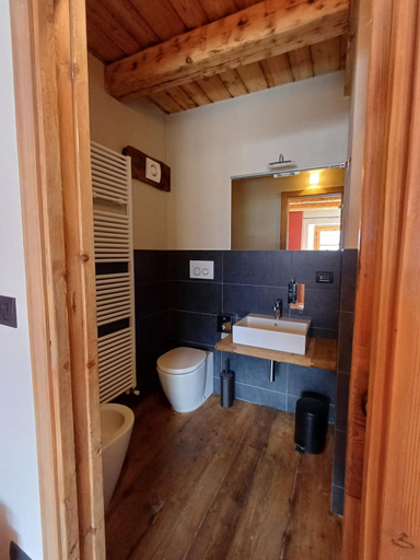 Bathroom, Rifugio di chiappera, Cuneo