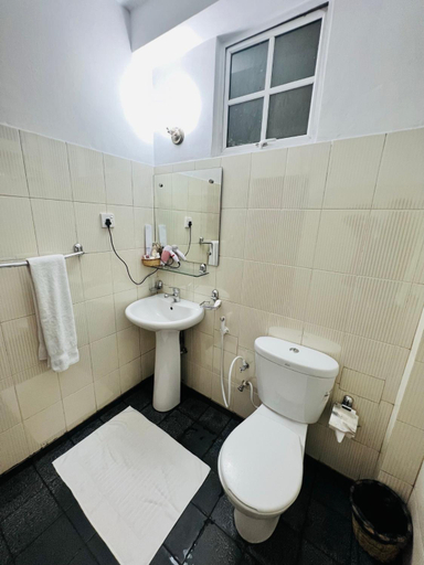Bathroom 3, Embrace "The Fine Stay", Nuwara Eliya
