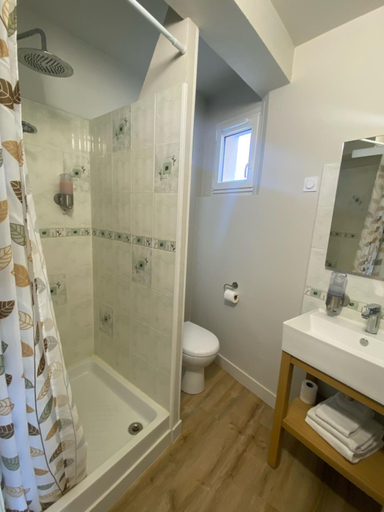 Bathroom 4, Hotel De Bretagne - Fougeres, Ille-et-Vilaine