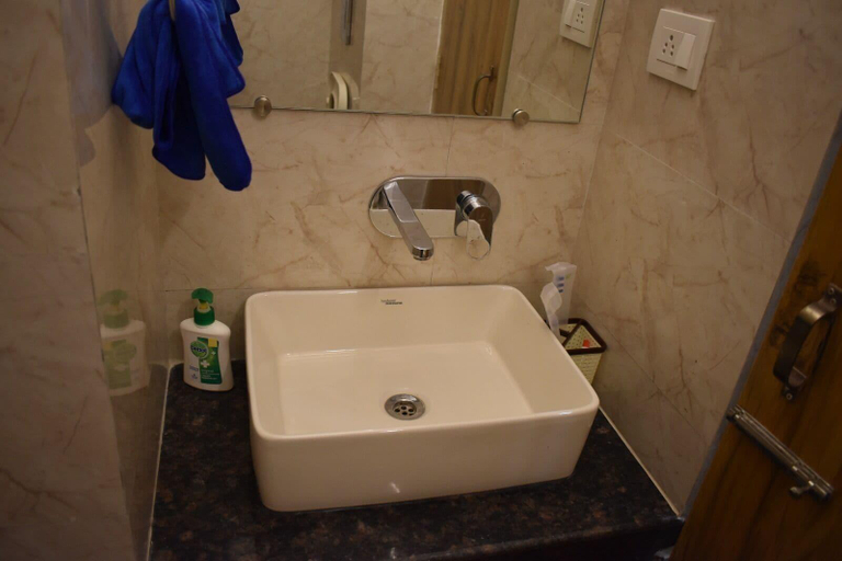 Bathroom 4, SUNS Cottage, Solan