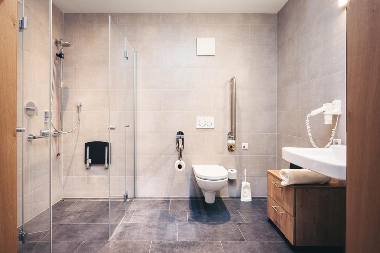 Bathroom 3, Hotel Grissemann, Landeck