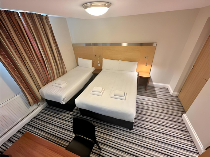 Bedroom 2, Maiden Oval, London