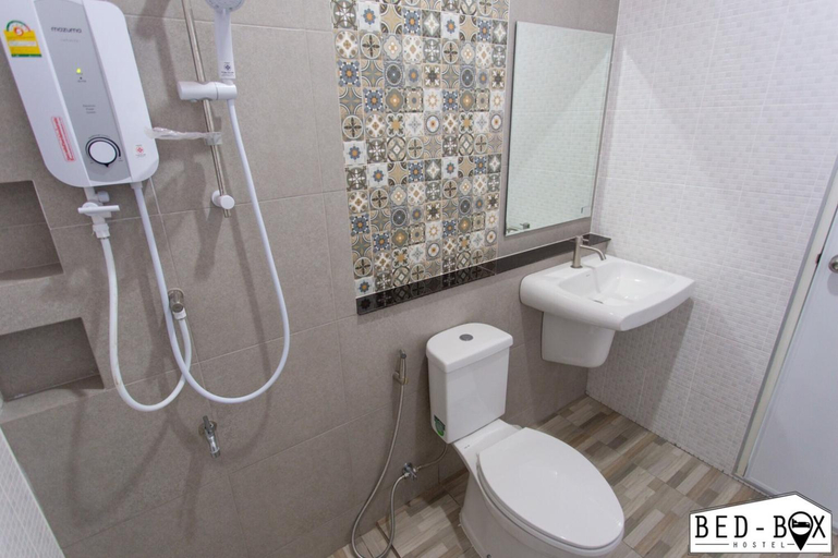 Bathroom 3, Bed Box, Pra Thai