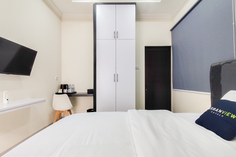 Bedroom 5, Urbanview Hotel Via Jambi, Jambi