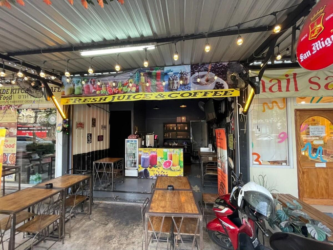 Food & Drinks 3, 168 House 3B Near BTS iconsiam, Khlong San