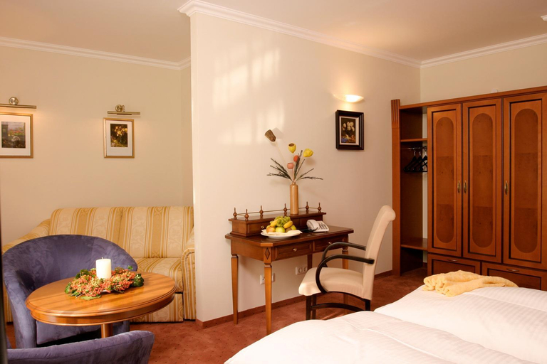 Bedroom 2, Hotel Florianerhof, Linz Land