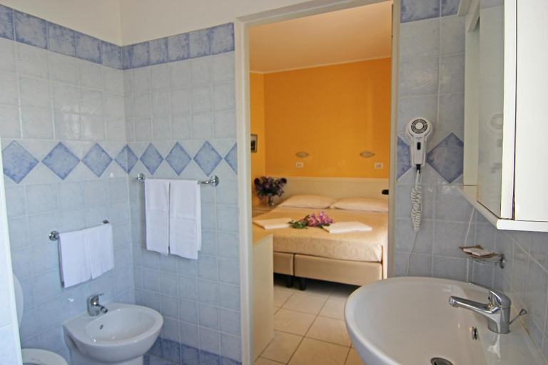 Others 3, Di Matteo Hotel, Teramo
