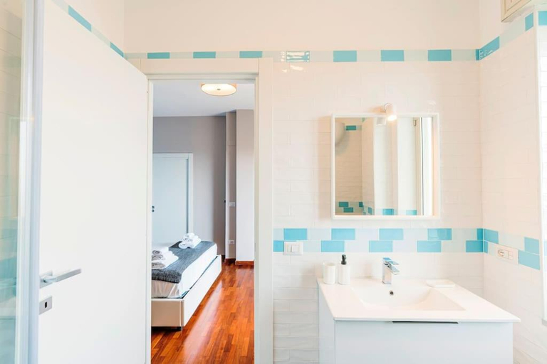 Bathroom, La Casa di Giorgio Seaview rooms, Napoli