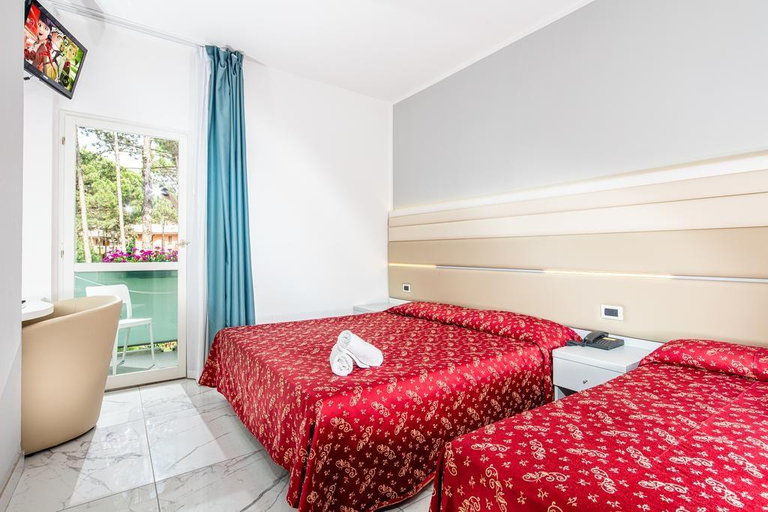 Bedroom 3, Hotel Mediterraneo, Udine
