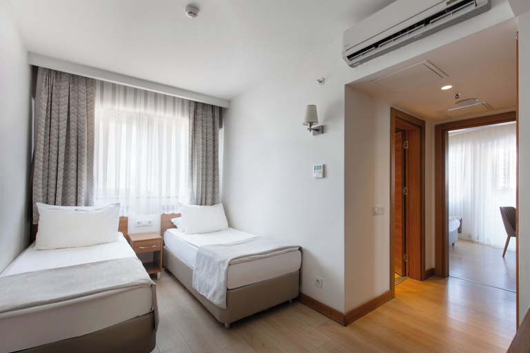 Bedroom 3, Corendon Grand Park Lara - Ultra All Inclusive, Antalya