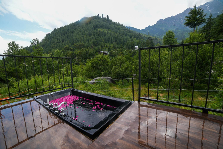Sport & Beauty, Aayna, Kullu