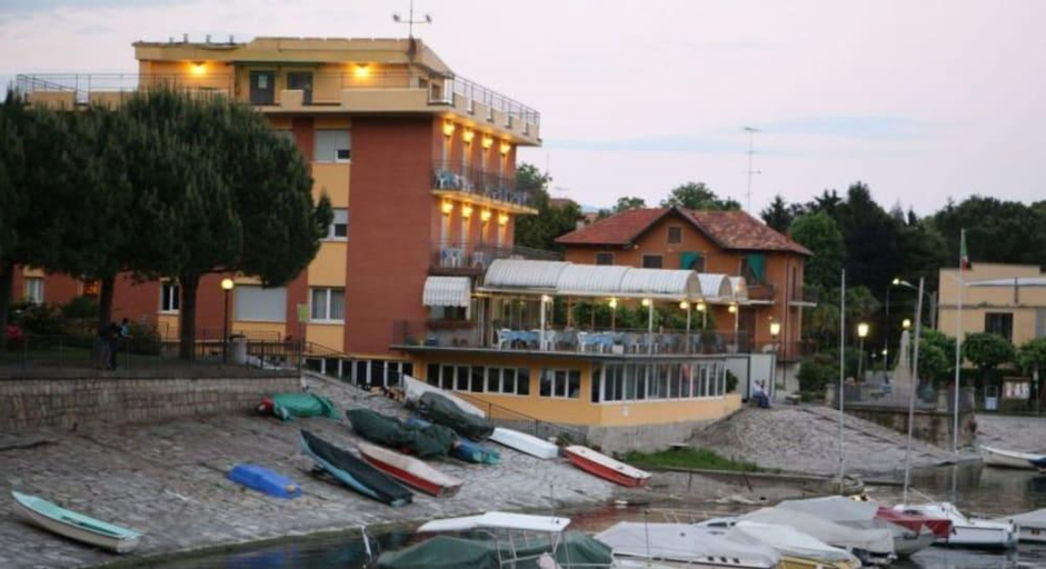 4, Hotel Capri, Novara