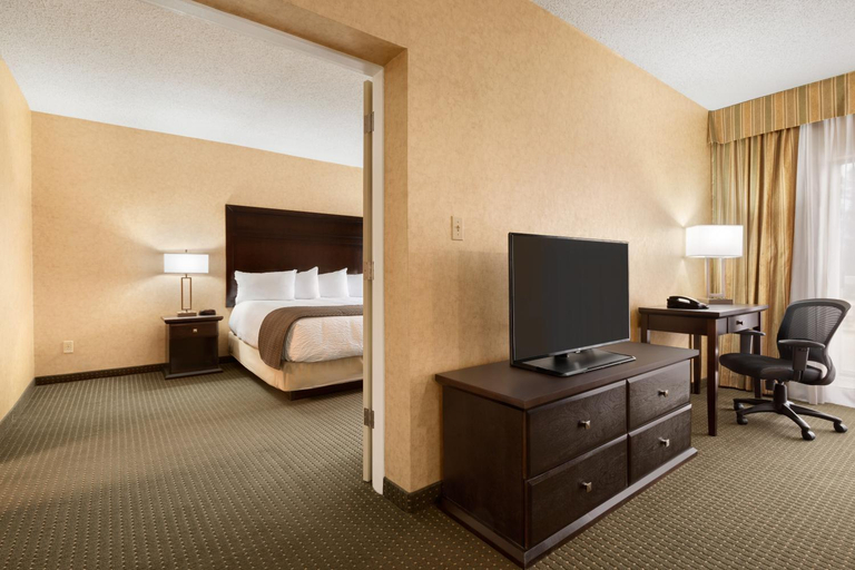 Bedroom 3, Days Inn & Conference Centre by Wyndham Cranbrook, East Kootenay