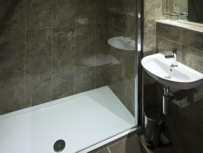 Bathroom 3, The Enniskillen Hotel and Motel, Fermanagh and Omagh