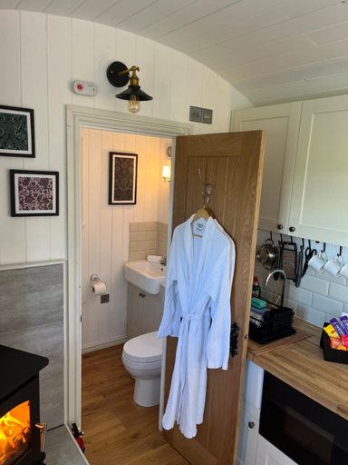 Others 5, Broombush B & B & Yr Nyth Shepherds Hut, Powys
