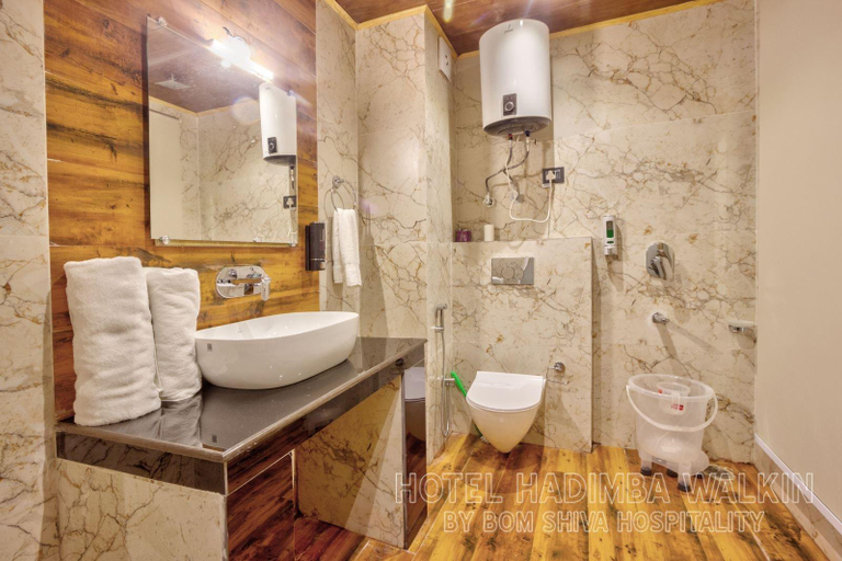 Bathroom, Hadimba Walkin by Bom shiva Hospitality, Kullu