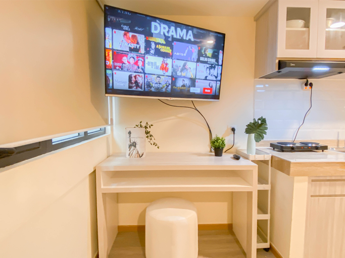 Others 4, Minimalist Warm Beige Studio at Meikarta Apartment By Travelio, Cikarang
