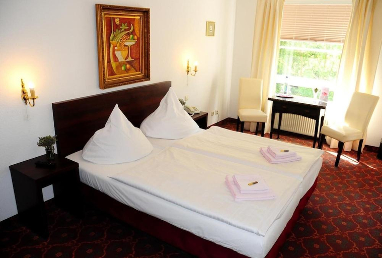 Bedroom 3, Hotel Blankenese, Hamburg