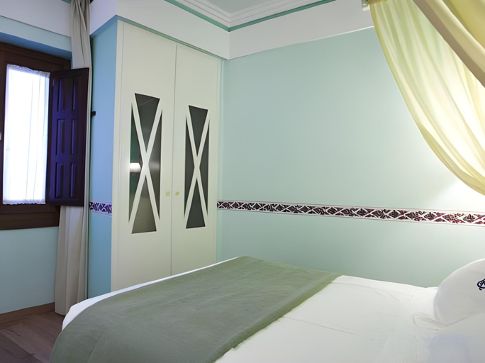 Bedroom 2, Suites Gran Via 44, Granada