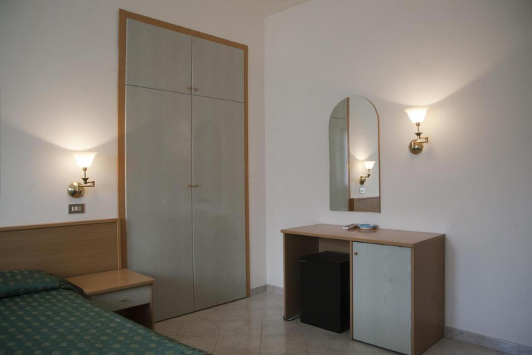 Bedroom 2, Hotel Aquila, L'Aquila