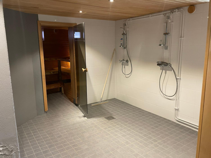 Bathroom 3, Napapiirin Erakartano, Övertorneå