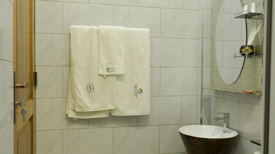 Bathroom 3, Ambrosia Heights Entebbe, Entebbe