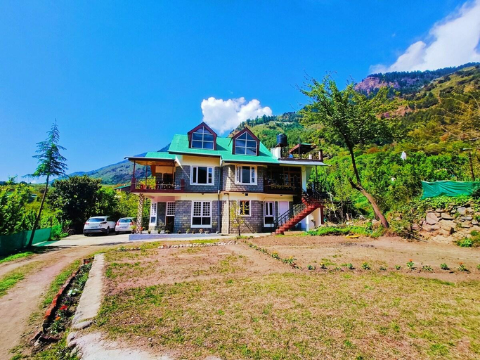 Exterior & Views