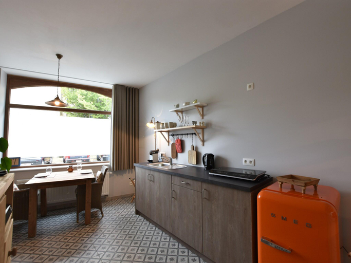 Others 4, Apartment in Ieper with terrace, West-Vlaanderen