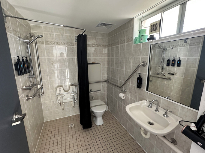 Bathroom 3, The Oaks Hotel Motel, Shellharbour