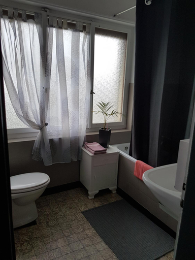 Bathroom 3, Hotel de la Gare, Vendlincourt, Porrentruy