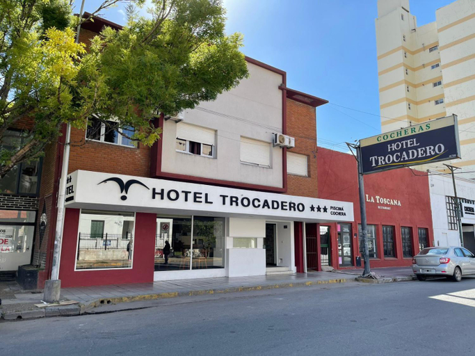 Others 4, Hotel Trocadero, Necochea