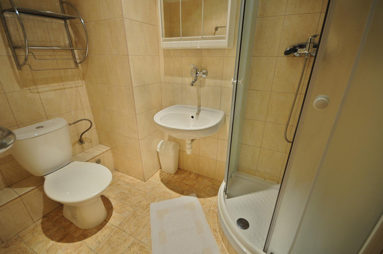 Bathroom 4, Hotel Bohemians, Praha 5