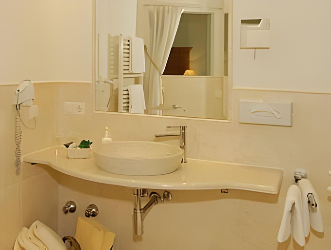Bathroom 2, Hotel Dorner B&B, Bolzano