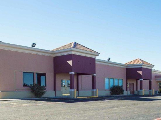 Exterior & Views 2, Express Inn & Suites, Hunt