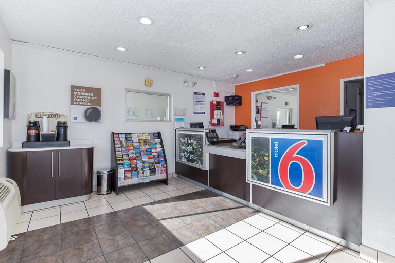 Public Area 2, Motel 6 Hayward, CA – Silicon Valley Gateway, Alameda