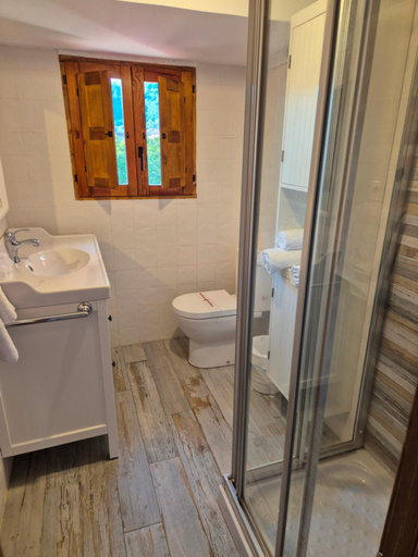 Bathroom 3, Pension San Pelayo 10, Asturias