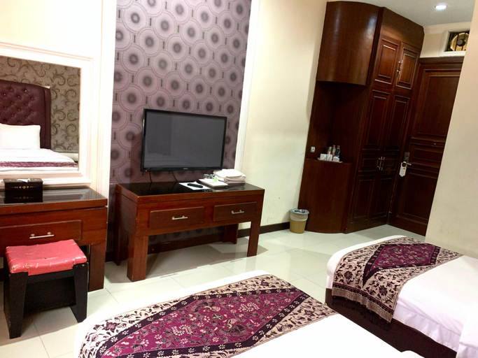 Grand City Batu Hotel - Tap to explore photos