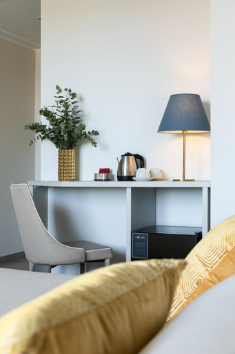 Bedroom 2, Golden Hotel & Apartments, Livorno