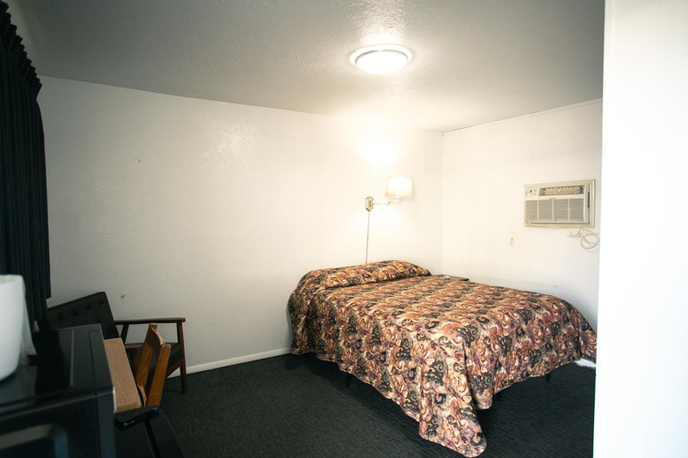 Bedroom 2, Starlite Motel, Baca