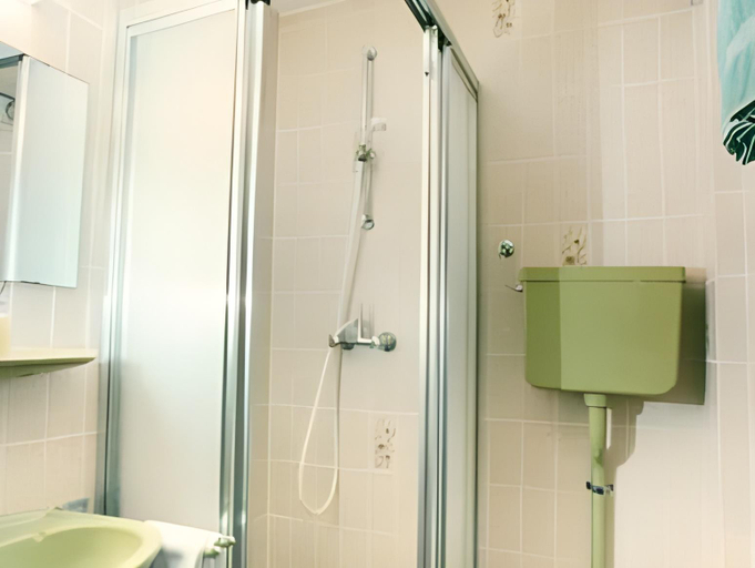 Bathroom 3, Hotel Rose, Rheingau-Taunus-Kreis