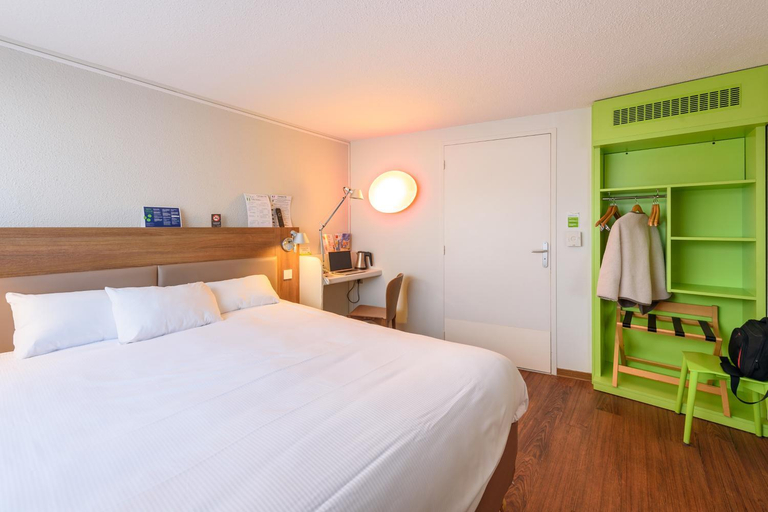 Bedroom 3, Campanile Hotel Albi Centre, Tarn