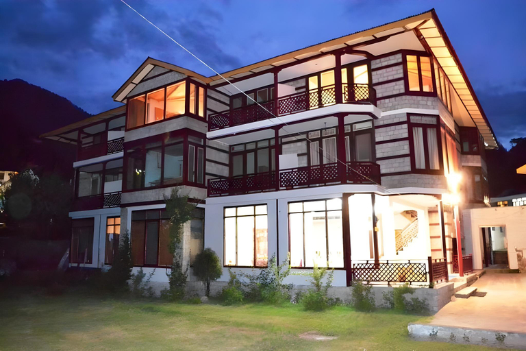 Exterior & Views