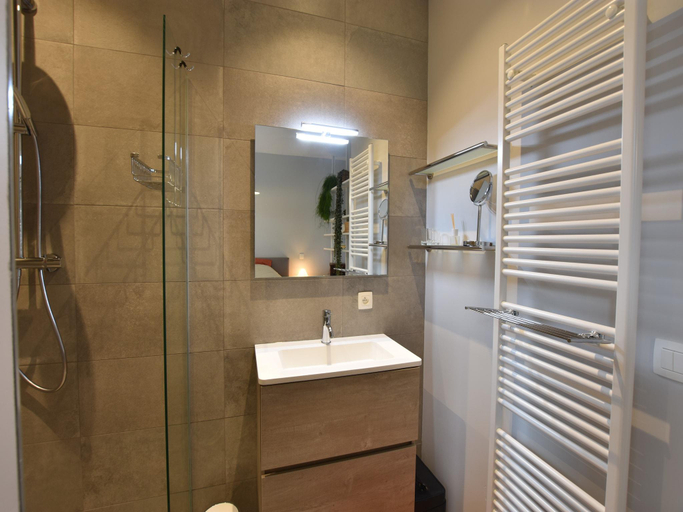 Bathroom 3, Apartment in Ieper with terrace, West-Vlaanderen