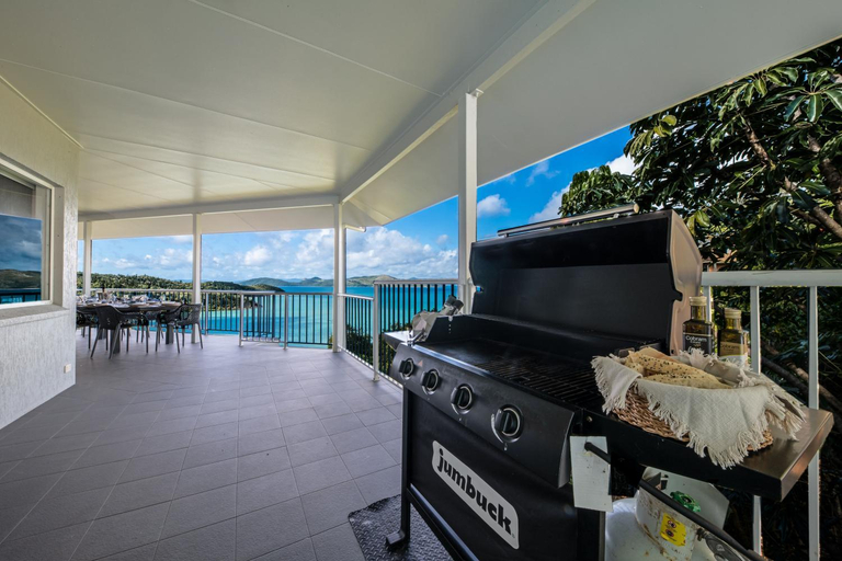 Others 5, Picturesque on Passage - sleeps 20!, Whitsunday