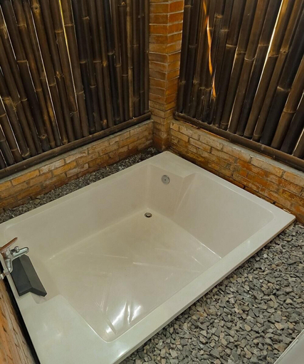 Bathroom 4, Pakuhaji Higland Eco Resort, Bandung
