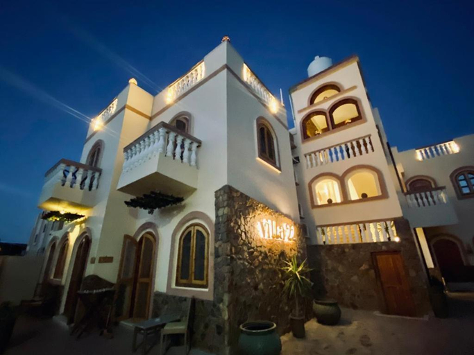 Exterior & Views