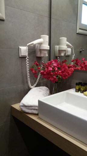 Bathroom 5, Despina's Mare, South Aegean