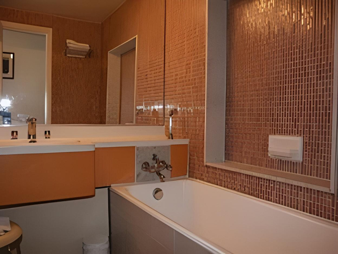 Bathroom 5, Auberge De La Calanque, Var