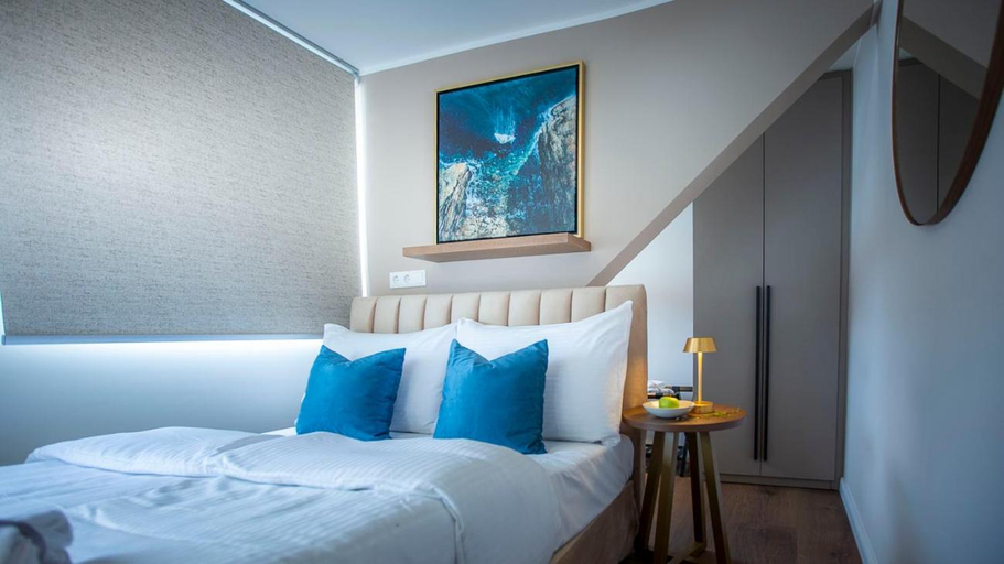 Bedroom 3, Delphi Hotel & Restaurant, Harburg